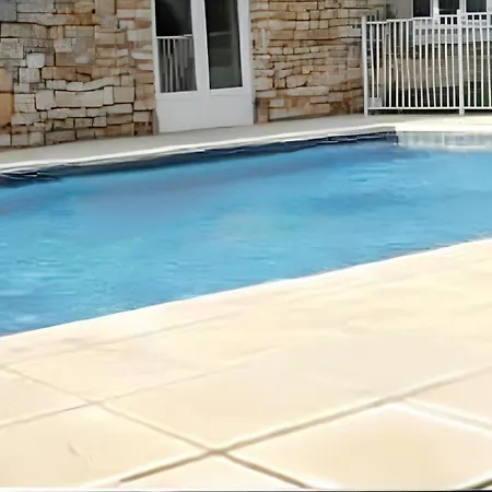 Maison Spacieuse Avec Piscine Partagée à Saint-vincent-la-châtre. Casa vacanze *