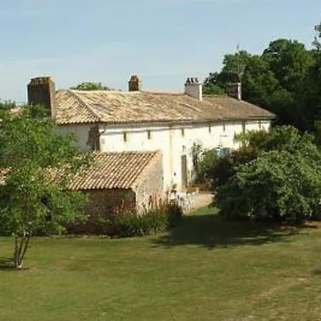度假居 Maison Spacieuse Avec Piscine Partagee A Saint-vincent-la-chatre. *