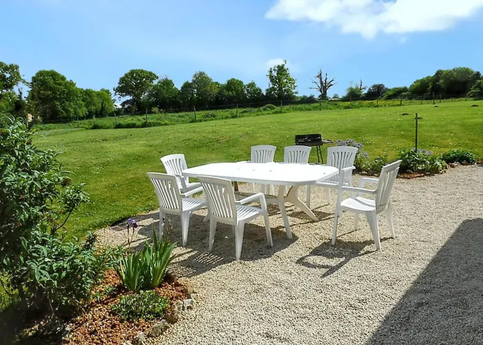 펜션 Maison Spacieuse Avec Piscine Partagee A Saint-vincent-la-chatre.