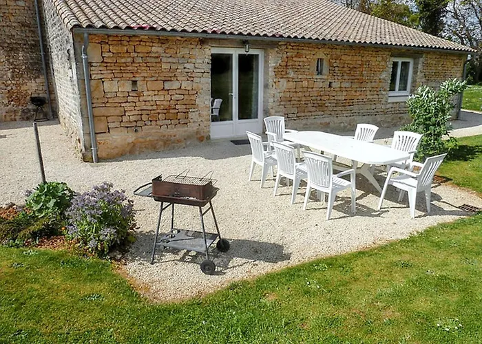 Maison Spacieuse Avec Piscine Partagee A Saint-vincent-la-chatre. Saint-Vincent-la-Châtre