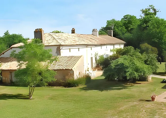 Maison Spacieuse Avec Piscine Partagee A Saint-vincent-la-chatre. Saint-Vincent-la-Châtre